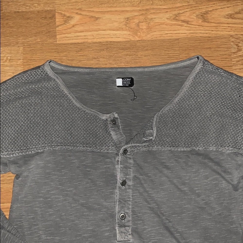 Volcom Top - Picture 2 of 6